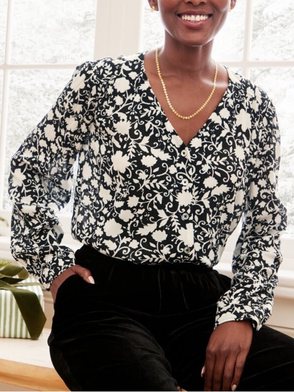 Garnet Hill Floral Easy Crepe Button Up Blouse Black and White Size Small